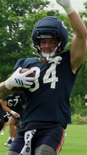 Caleb threading the needle to Colston 🪡 #highlights #chicagobears #trainingcamp