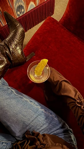 Beatrice Bouchard on Instagram: "when a first date feels like you’ve already met > @bumble #bumblepartner #ad"