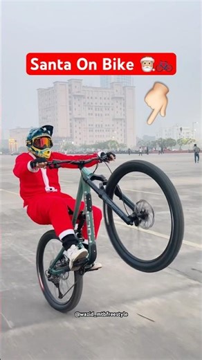 Christmas in Style😱 #mtb #freestyle #cycle #bike #santa #xmas #christmas #bikelover #cyclestunt