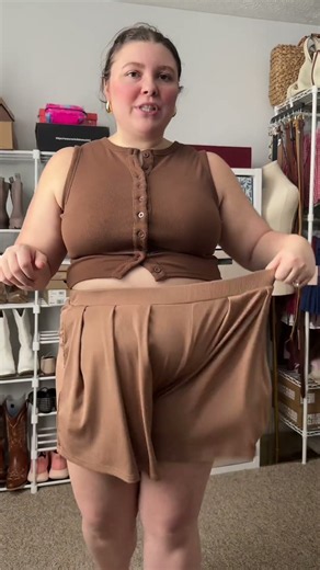 Stretchy wide leg shorts perfect for fall 🍁 #stretchyshorts #plussizeshorts #widelegshorts