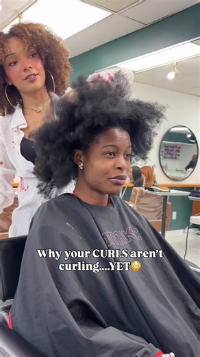 Your curls aren’t broken…they’re just confused 😭 If your hair has only known braids, tension, and heavy gels… it’s not gonna magically curl up on day one. Type 4 hair (especially low porosity) needs time, moisture, and consistency to relearn how to move naturally. Think of it like stretching, you don’t wake up doing the splits 💀 Same goes for curls. Save this for later & follow if you actually learned something 💛 #SharStylesCurls #winnipegcurls #type4kinksandcoils #torontocurls