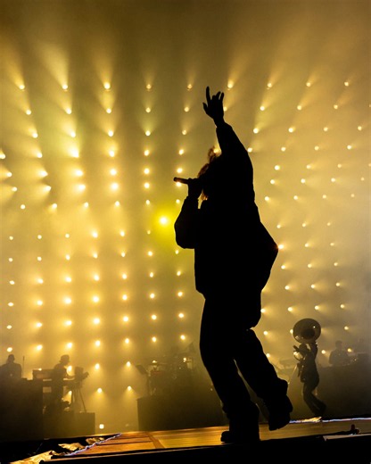 Jay-Z urges fans to 'question everything' during Los Angeles show