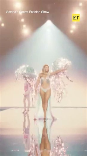 Tate McRae Slays Her Victoria’s Secret Fashion Show Runway Walk