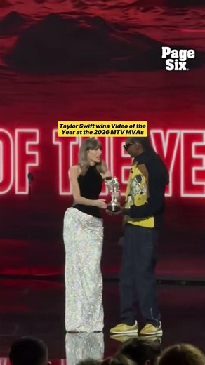 Taylor Swift wins Video of the Year for “The Fate of Ophelia” at the 2026 MTV VMAs. 🏆🥹