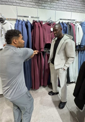 Ensemble de vêtements colorés : trouvez votre style !