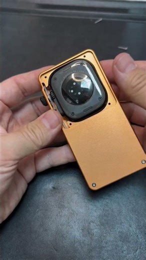 The Ultra iPod instantly transforms into a classic design – a very interesting feature.#applewatch