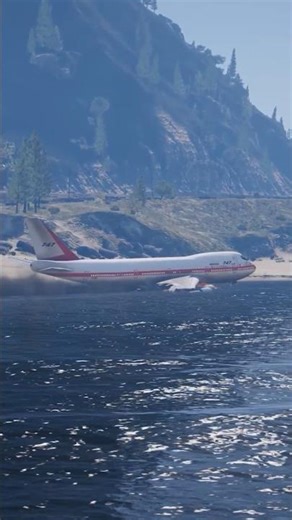 747 Emergency Landing After Engine Blaze Near Beach