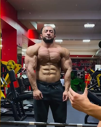 Coachify.AI on Instagram: "👽💪 Alien chest gains! Can you guess his body fat percentage? #aliengains #bodybuilding #gym #fitness #explorepage"