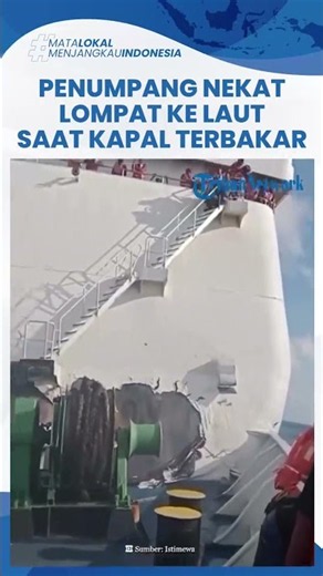 Momen Penumpang KMP Mutiara Sentosa 2 Lompat ke Laut saat Kapal Mulai Terbakar di Laut Sumenep