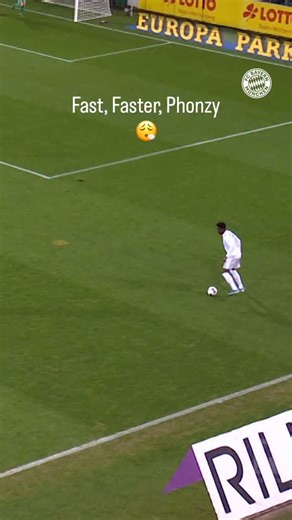 Incredible Speed. Incredible Assist! 🤯 @alphonsodavies | FC Bayern München