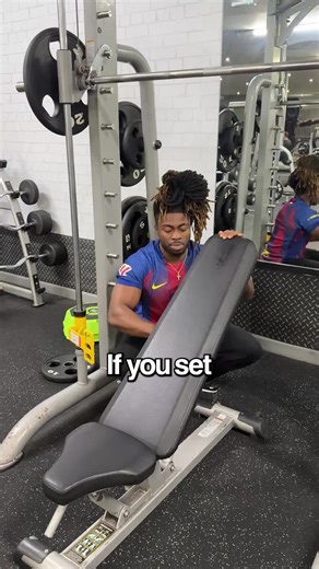 Smith machine doesn’t mean easy 👇🏿 Controlled reps. Fixed path. No room to cheat. Different variations, same goal — actually hit the muscle, not just move weight. Use it properly and your lifts go up, your form tightens, and everything feels stronger 🫡
