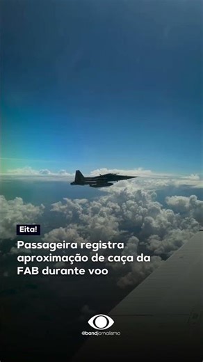 Passageira registra aproximação de caça da FAB durante voo