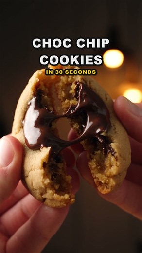 Perfect Chewy Chocolate Chip Cookies in 30 Seconds 🍪