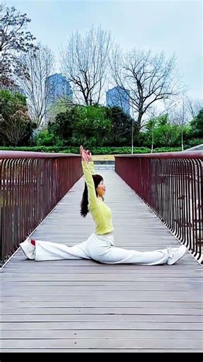 Embrace Spring with Ease: Master the splits in 3 Easy Steps