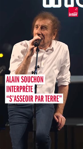 Alain Souchon a fait vibrer le studio 104 de la Maison de la Radio et de la Musique avec son titre “S’asseoir par terre”, chanson qu’il a sortie en 1976 ! Retrouvez la vidéo en intégralité sur notre chaîne YouTube @franceinter | France Inter