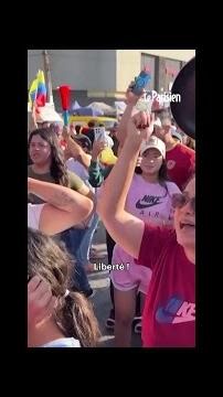 Chili : des Vénézuéliens célèbrent la capture de Maduro par les États-Unis