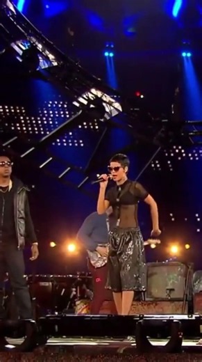 Rihanna & Jay Z performing Run This Town at the Paralympic ceremony in London 😍🔥