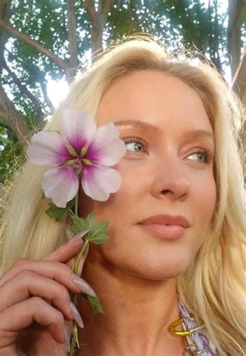 Zara Larsson It's Still the Midnight Sun – Concert Dance Clip