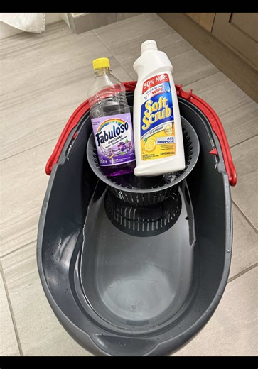 How dirty these floors are at the Airbnb? Let’s just say they need a better cleaning service lol #cleanwithmonica #cleantok #cleanmotivation #realisticcleaning #waterdump