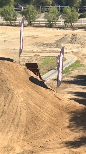 Levi Farias on Instagram: "Cruisin"