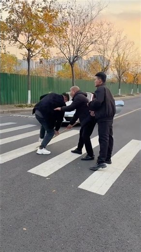 He Stopped to Help Them… They Stole His Car in second 😅 #shortvideo sho