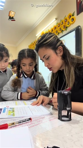 Everyone Loves This Teacher ❤️👩‍🏫