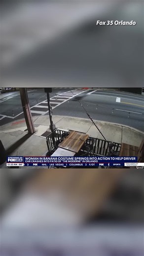 🍌🤳 A good Samaritan in a banana costume was in the right place at the right time to call for help after witnessing a car accident, CCTV footage shows. 🎥: Fox 35 Orlando