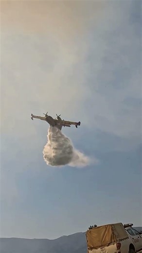 Firefighting helicopter vs Firefighting plane