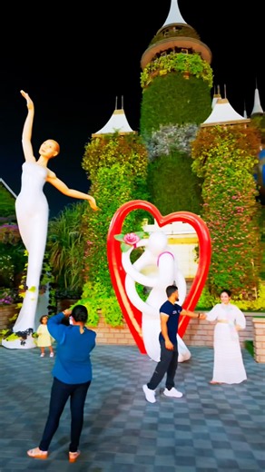 🌆🌷 Forget the Skyline—Look at This Side of Dubai! 4K #dubai #trending #explore #flowers #dxb