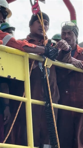 Rescue at Height Training Onboard Jack Up Drilling Rig #jackup #rigmove #roustabout