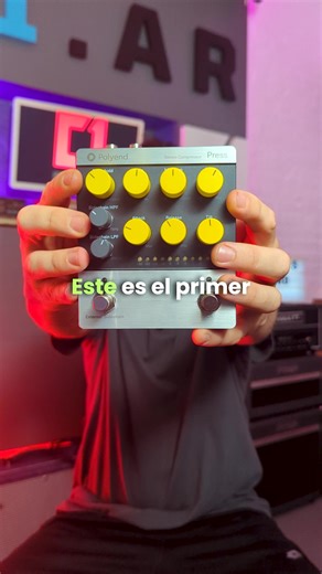 🎚️ Polyend PRESS – Stereo Analog Compressor El Polyend PRESS es un compresor analógico estéreo en formato pedal, diseñado para funcionar tanto en setups de guitarra como en sintetizadores, drum machines y señales de línea. Cuenta con sidechain interno o externo, filtros HPF y LPF en el sidechain, controles independientes de attack y release, ratio variable y compresión paralela real, sin problemas de fase. Su arquitectura estéreo verdadera permite trabajar con imágenes amplias y precisas, lo qu