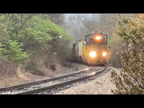 Train Stalls & Struggles On Hill With Wet Rails, SD40 & MP15 Pull Grain And Rock Train In Ohio Rain