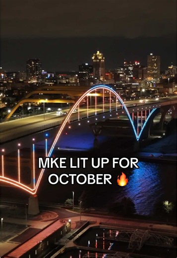 Whole city showing out for the postseason 🔥 #milwaukee #wisconsin #brewers #mlb