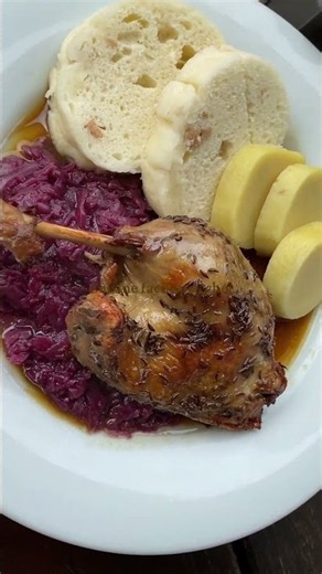 Canard confit et chou acidulé a Praha #cuisinefacilepascher