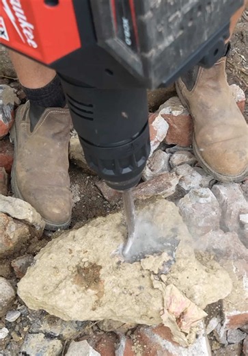 Milwaukee tool launch their NEW MX Fuel 10kg Demolition Hammer breaker! The MXF HADO1000 - And guess what?! We got to play with it 😍 It delivers 26 J of impact energy, has 2 speed modes, an anti vibration system for decreased user fatigue, VACLINK compatible and has the ability to break 1.5 tonnes of material on one charge. #asmr #milwaukeetools #powertool #demolition #milwaukee @Milwaukee Tool Europe @Milwaukee Tool