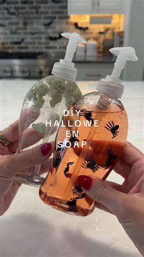 Let’s make my favorite DIY spooky soap!! 👻🫧 #halloween #diy #fall #halloweendiy #halloweenhack
