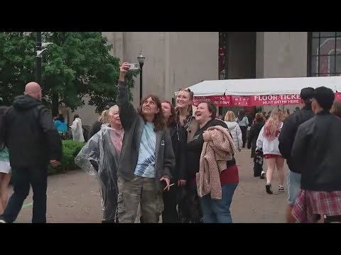 Bruno Mars fans pack Ohio Stadium despite rain, traffic for 'The Romantic Tour'