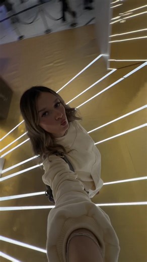 Ruszył Xmas pop-up YSL Beauty w Westfield Mokotów, a wraz z nim konkurs od 17.12 do 22.12! Jeśli kupisz zapach YSL Beauty w Westfield Mokotów, przyjdziesz na pop-up, wypełnisz formularz oraz odpowiesz na pytanie: „Dlaczego mój zestaw jest idealnym prezentem na święta?”, możesz wygrać moje trzy ulubione kosmetyki od YSL Beauty, czyli: All Hours Hyper Luminizer – rozświetlacz 03, Loveshine Plumping Lip Oil Gloss 08, Yves Saint Laurent Make Me Blush Liquid 54. Powodzenia!! @YSL Beauty #makeup #frag