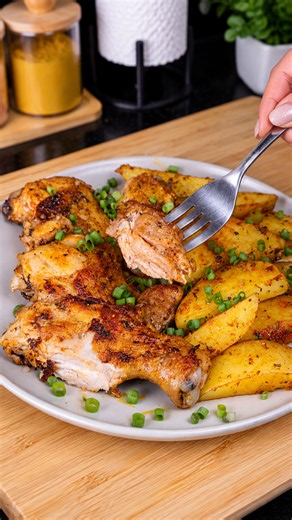 You’ve Never Made Chicken Thighs Like This! A Recipe Inspired By Famous Restaurants And Incredibly Delicious! Ingredients: Chicken And Marinade - Chicken Drumettes Or Chicken Thighs, Cut In Half Butterfly-style - Olive Oil - 2 Garlic Cloves, Crushed - Onion Powder Or Dried Onion - Black Pepper Or Mixed Pepper - Juice Of 1/2 Lemon - Salt To Taste - Rosemary To Taste Potato Side Dish - Potatoes, Sliced Or Cut Into Wedges - Dried Parsley And Dried Basil - Sweet Or Smoked Paprika - Red Pepper Flakes