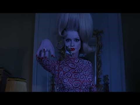 Mars Attacks! | Alien Assassin Disguised as a Woman Fails the Mission