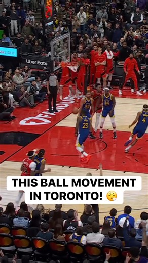 This ball movement by the Raptors is TOO SMOOTH! Toronto leads on NBA League Pass: https://www.nba.com/how-to-watch-game-redirect/0022500441?partnerRef=NBA&platform=Facebook&surface=Post | NBA