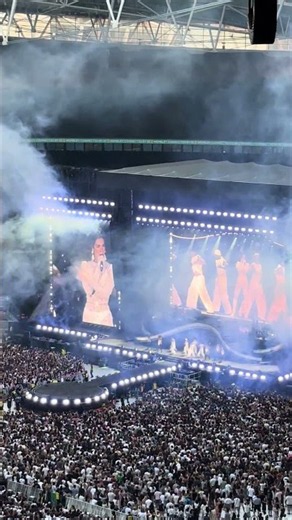 Dua Lipa - LEVITATING 🚀 LIVE at Wembley Stadium 2025 | London Crowd Goes WILD! 🔥