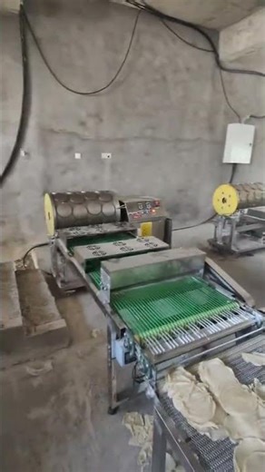 Easy Operation Automatic Dough Sheet Make Spring Roll Wrapping Pastry Rolling Lumpia Folding Machine