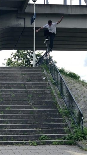 Notis Aggelis crook pops into the bricks 🧱