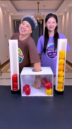 Men And Women Touch The Pepper Challenge, Who Can Win An Iphone #Funny #Partygame #Familychallenge