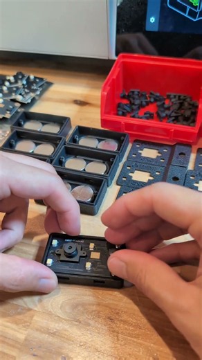 Resin printing hundreds of tiny buttons 🔥