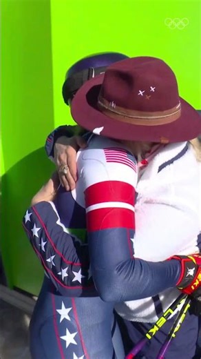 Mikaela Shiffrin celebrated with her mum after her Milano Cortina 2026 gold ❤️