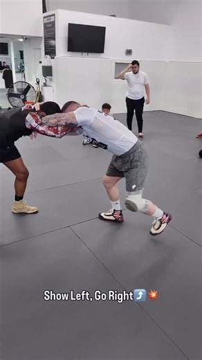 Let ‘Em Do The Work FOR You🙏🤼‍♂️ Grappling is a game of reactions and knowing how and where your opponent is going to move based on your movements. Sell the pass-by hard to your left, force the opponent to step out to defend… then BOOM — change direction and attack the opposite leg that’s weighted down before they can reset💥 This isn’t just speed — it’s pressure, timing, and control that forces your opponent into doing exactly what you want🙏 It’s having 2 attacks to chain together instantane