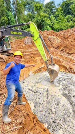 HOW WE FOUND GOLD.! WHITE MATERIAL TOO MUCH GOLD WITH MINING EXCAVATOR AT WORK #sluicebox #zoomlion