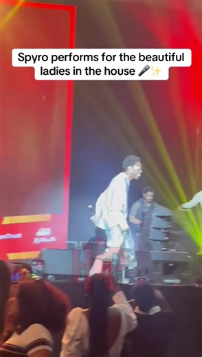 Spyro's Smooth Performance of 'Sweet' at Warri Again